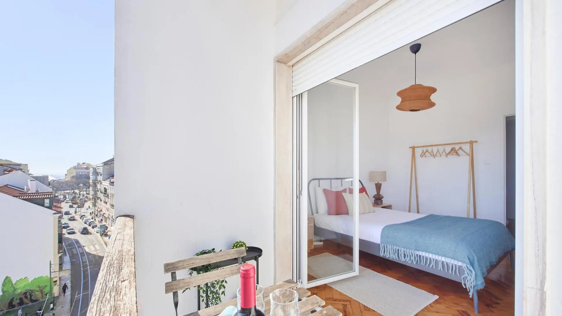 Sunny Graca, River View, By Timecooler Lisbon Apartment
