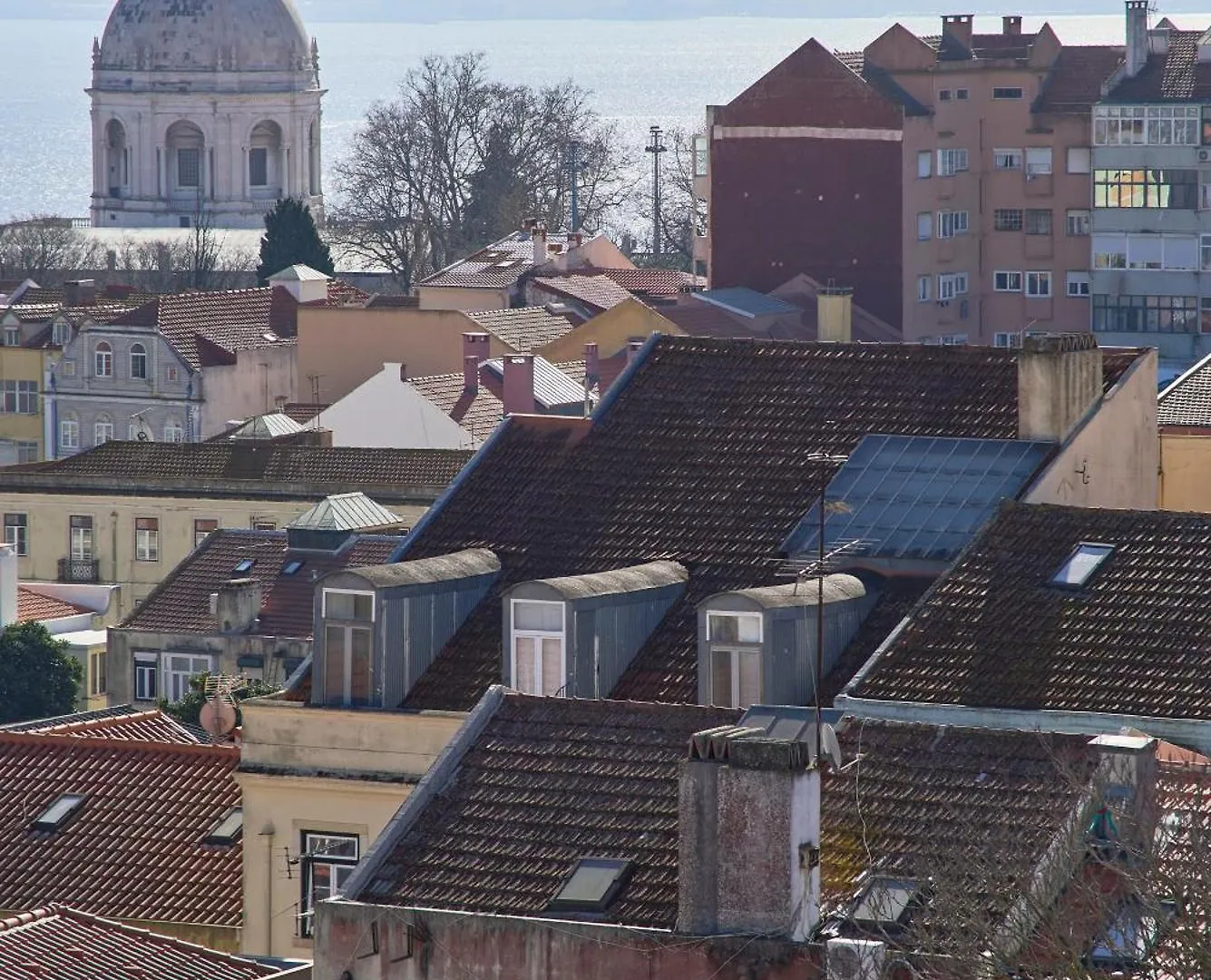 Sunny Graca, River View, By Timecooler Lisbon Apartment