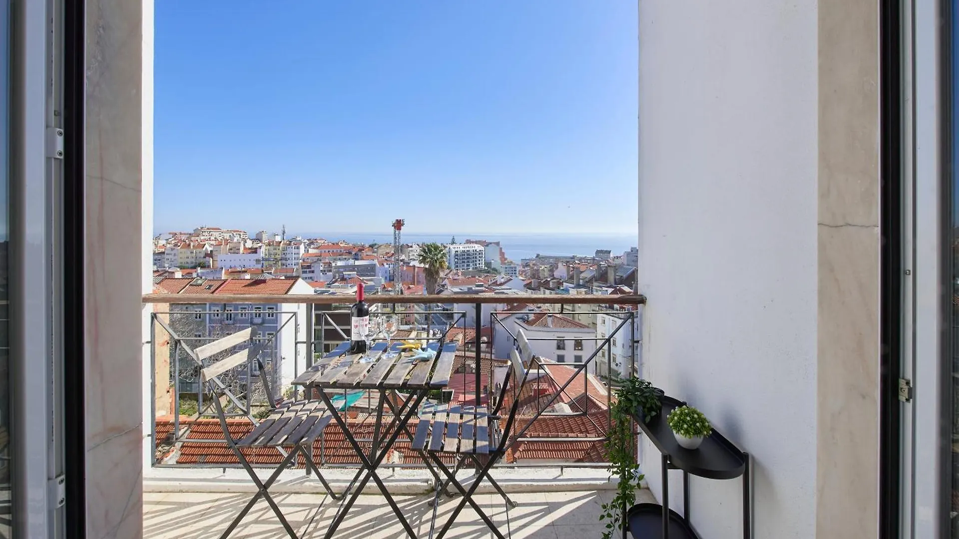 Apartment Sunny Graca, River View, By Timecooler Lisbon