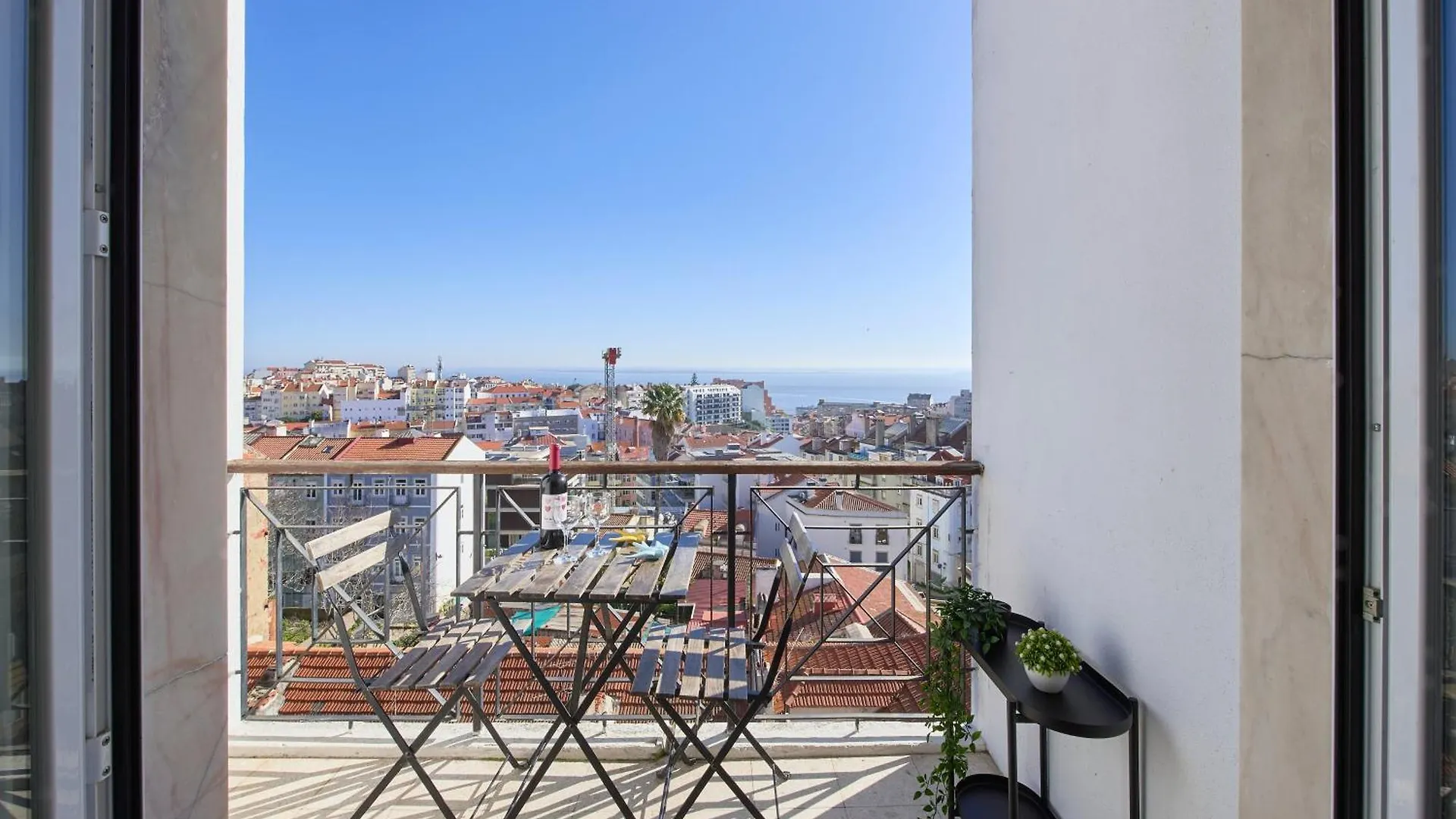 Sunny Graca, River View, By Timecooler Lisbon 0*,