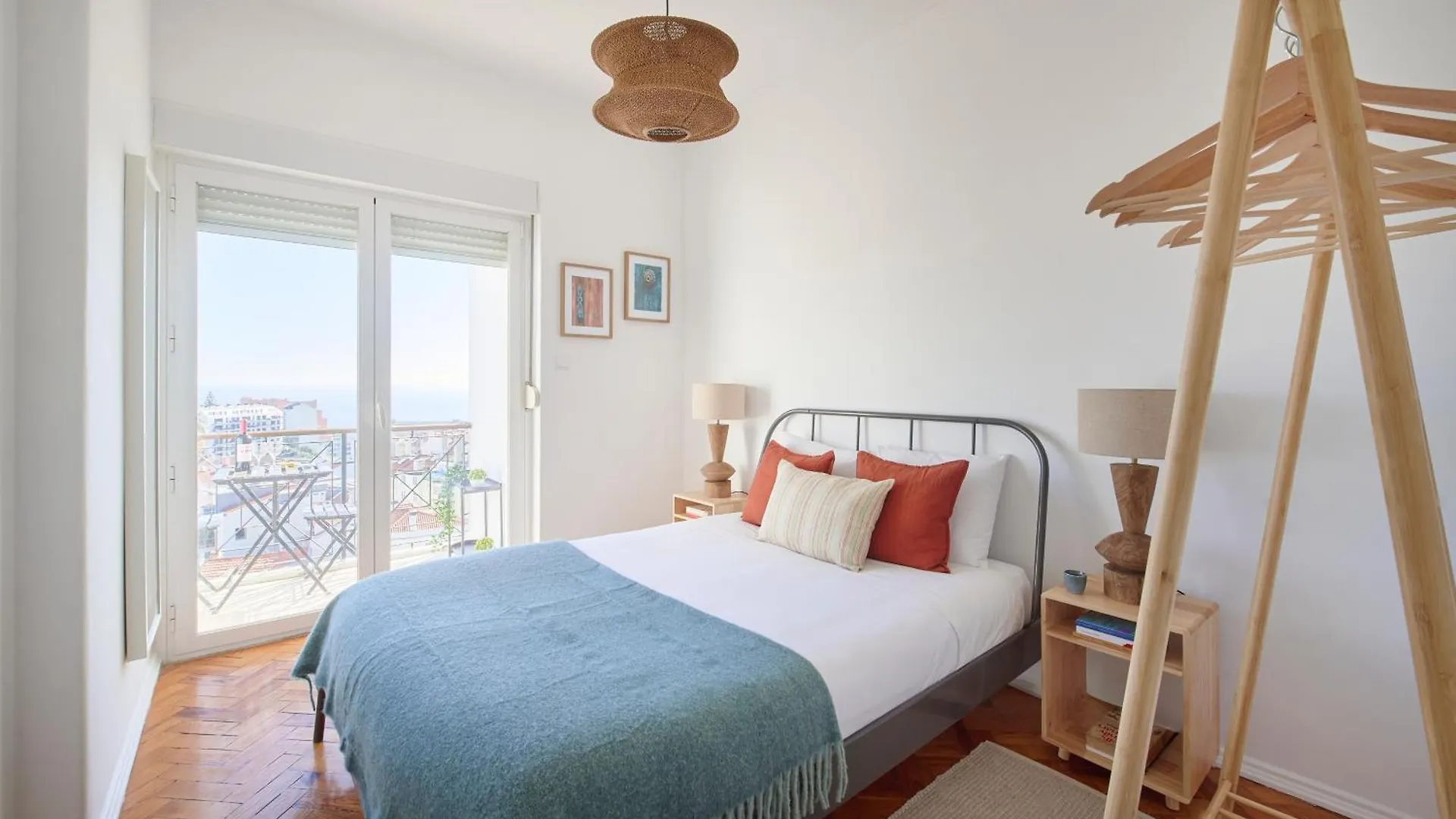 Sunny Graca, River View, By Timecooler Lisbon Apartment